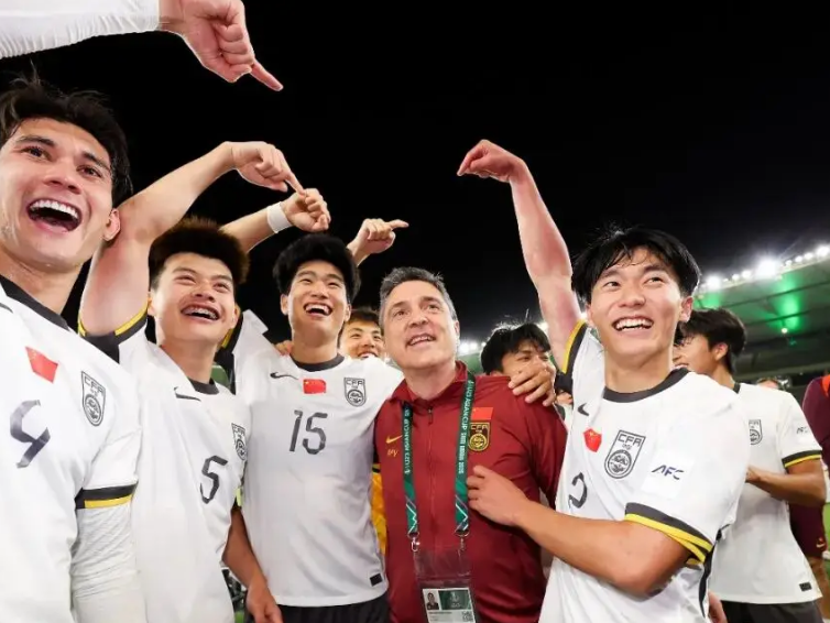 麻将胡了-44岁前国脚：我看U23国足踢球心里发慌，安东尼奥防守不如沈祥福